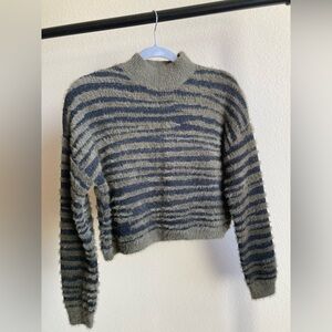 Fuzzy cropped sweater